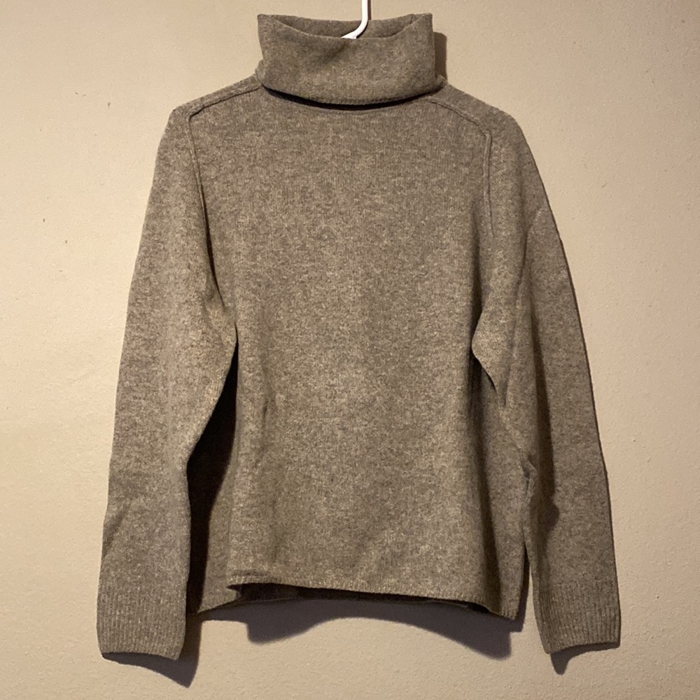 Uniqlo U Premium Lambswool Turtleneck Sweater NWT - Picture 5 of 9
